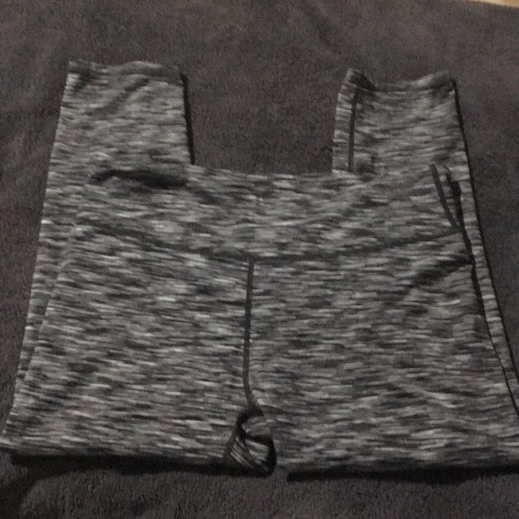 Fabletics size medium Capri. - Picture 1 of 3